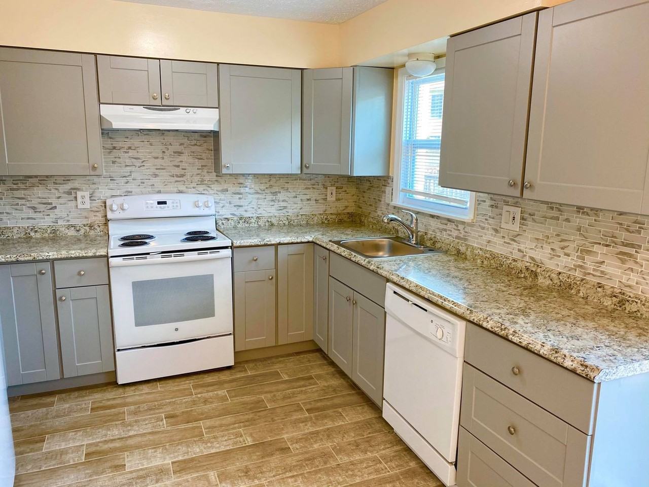 1711 Winding Brook Way - Photo 3 of 24