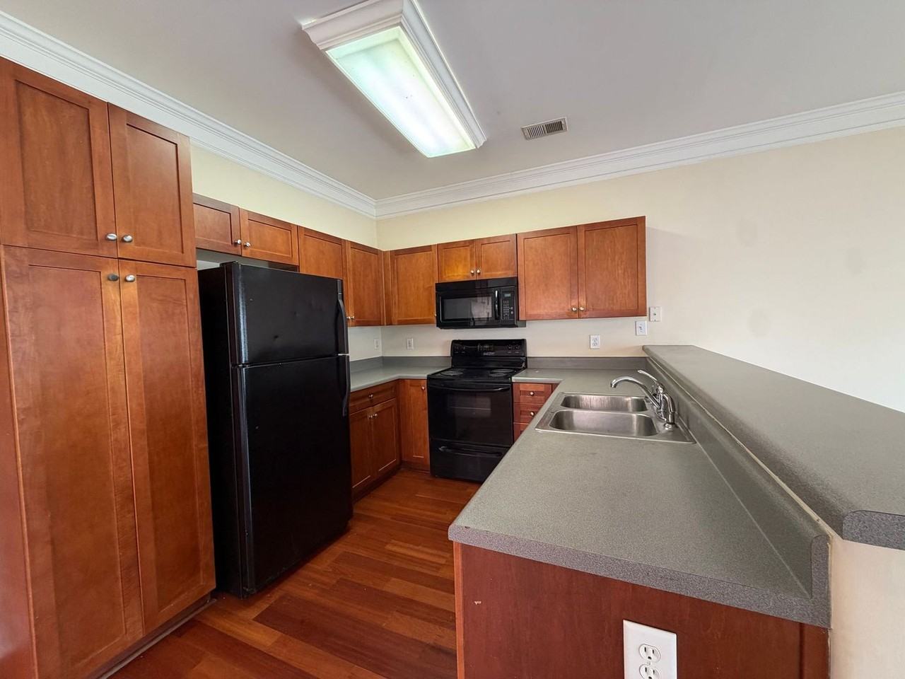 170 Jonas Ave - Photo 4 of 15