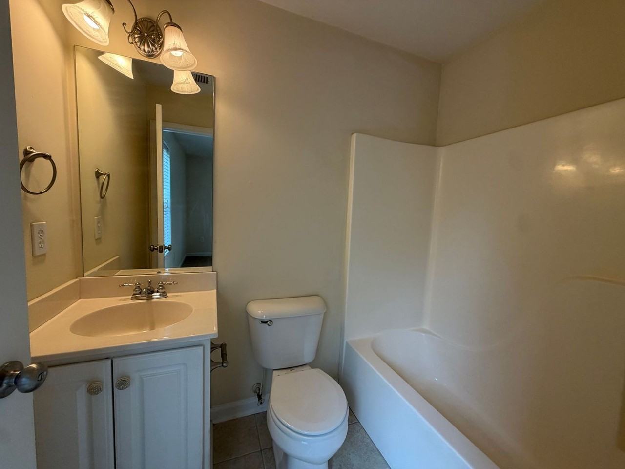 170 Jonas Ave - Photo 6 of 15