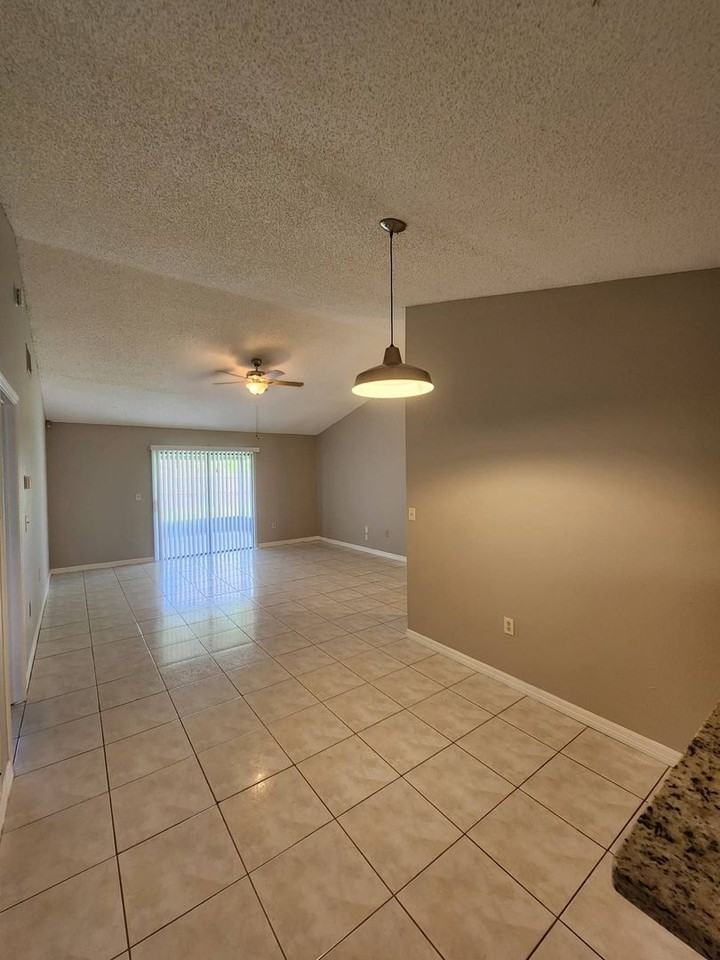 607 Koala Ct - Photo 3 of 35