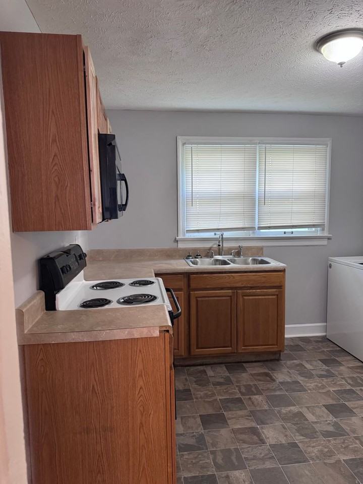 719 Perkins Ave - Photo 6 of 16
