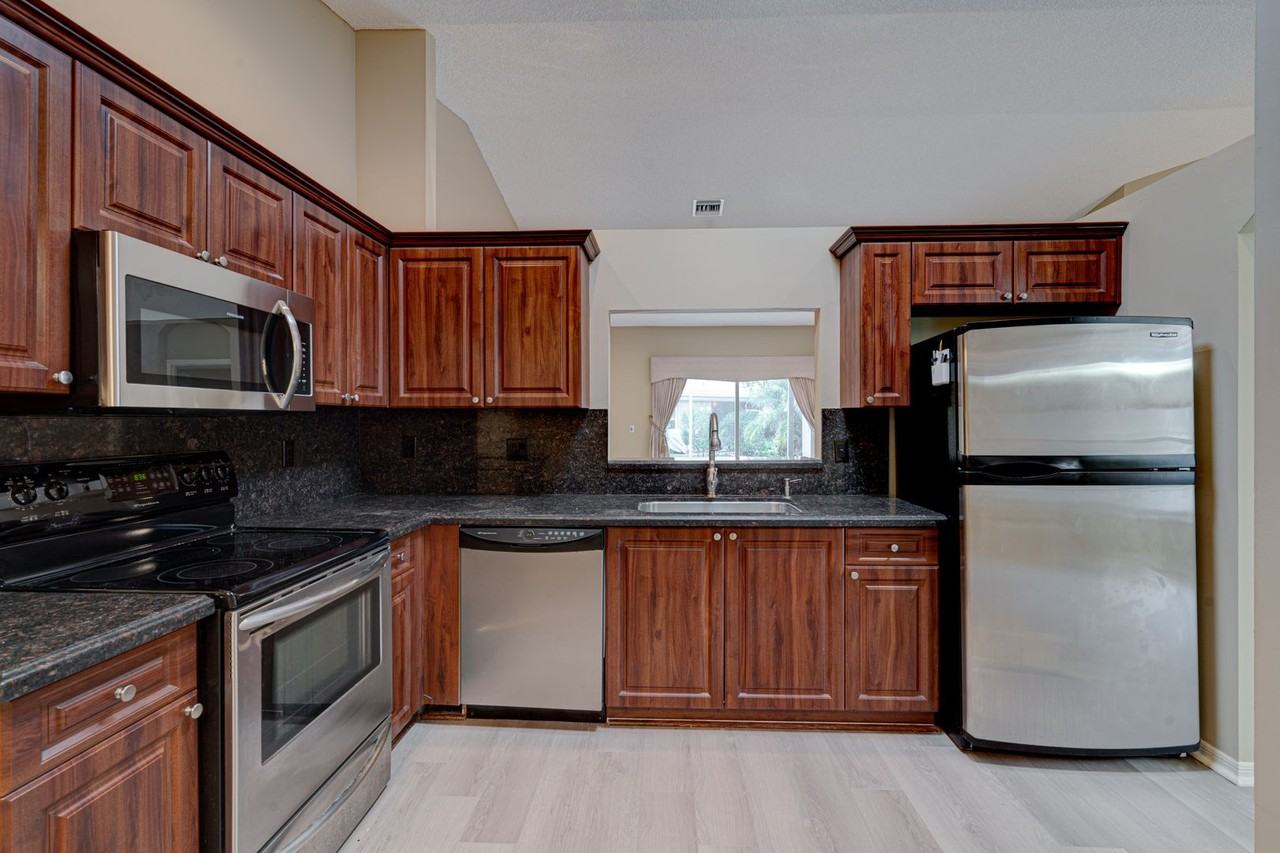 6183 Floral Lakes Dr - Photo 4 of 35