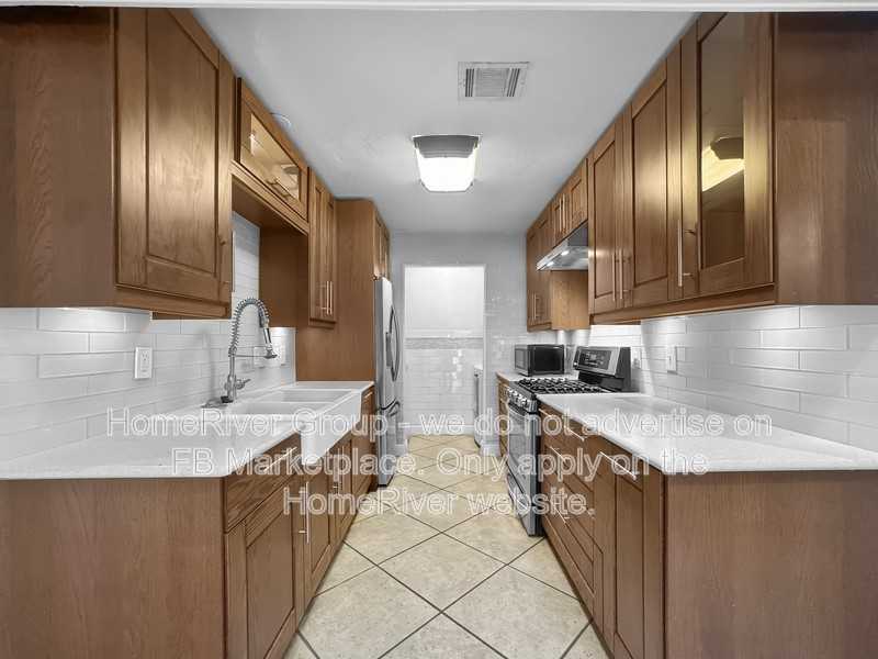 3318 Stoney Sq - Photo 4 of 16