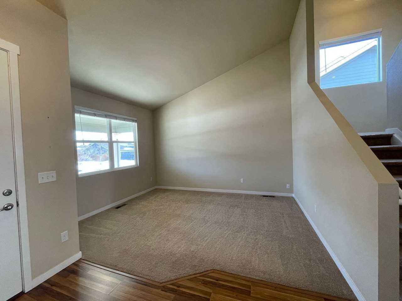 525 Andrew Dr - Photo 2 of 34