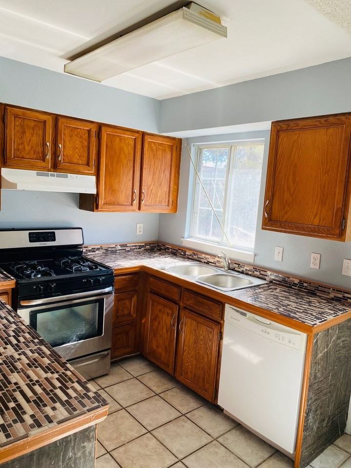 1030 Milo Cir - Photo 4 of 22