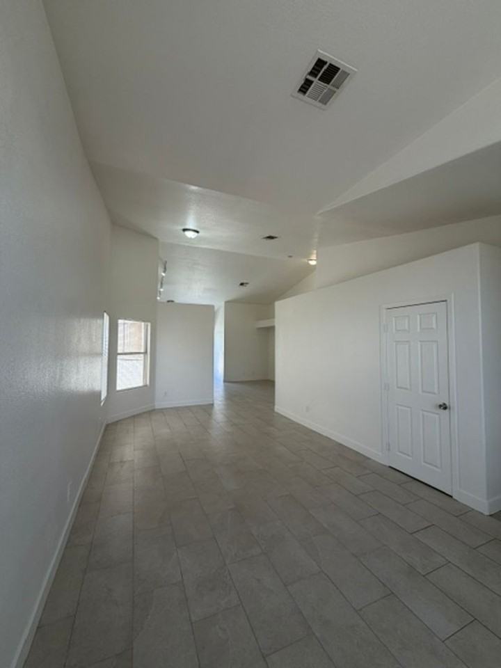 3433 Golden Sage Dr - Photo 5 of 34