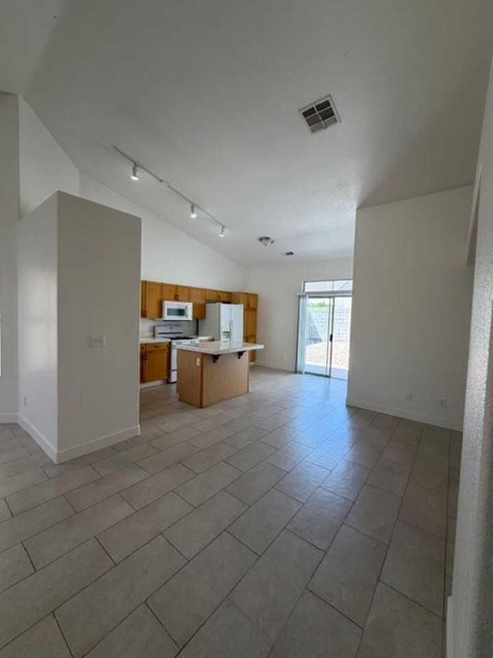 3433 Golden Sage Dr - Photo 6 of 34
