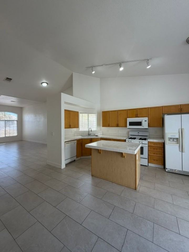 3433 Golden Sage Dr - Photo 7 of 34