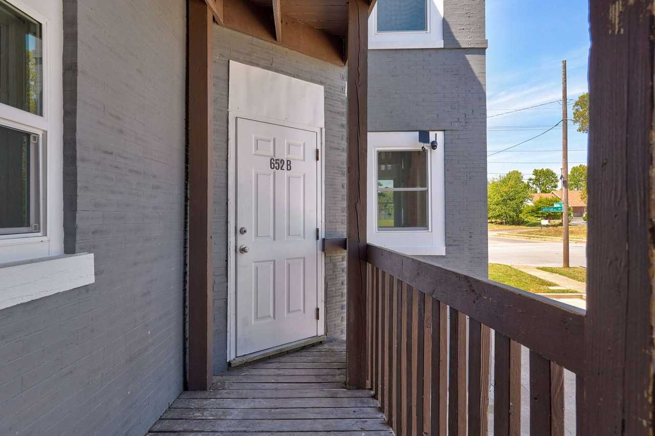 652 S Jefferson Ave #B - Photo 3 of 16