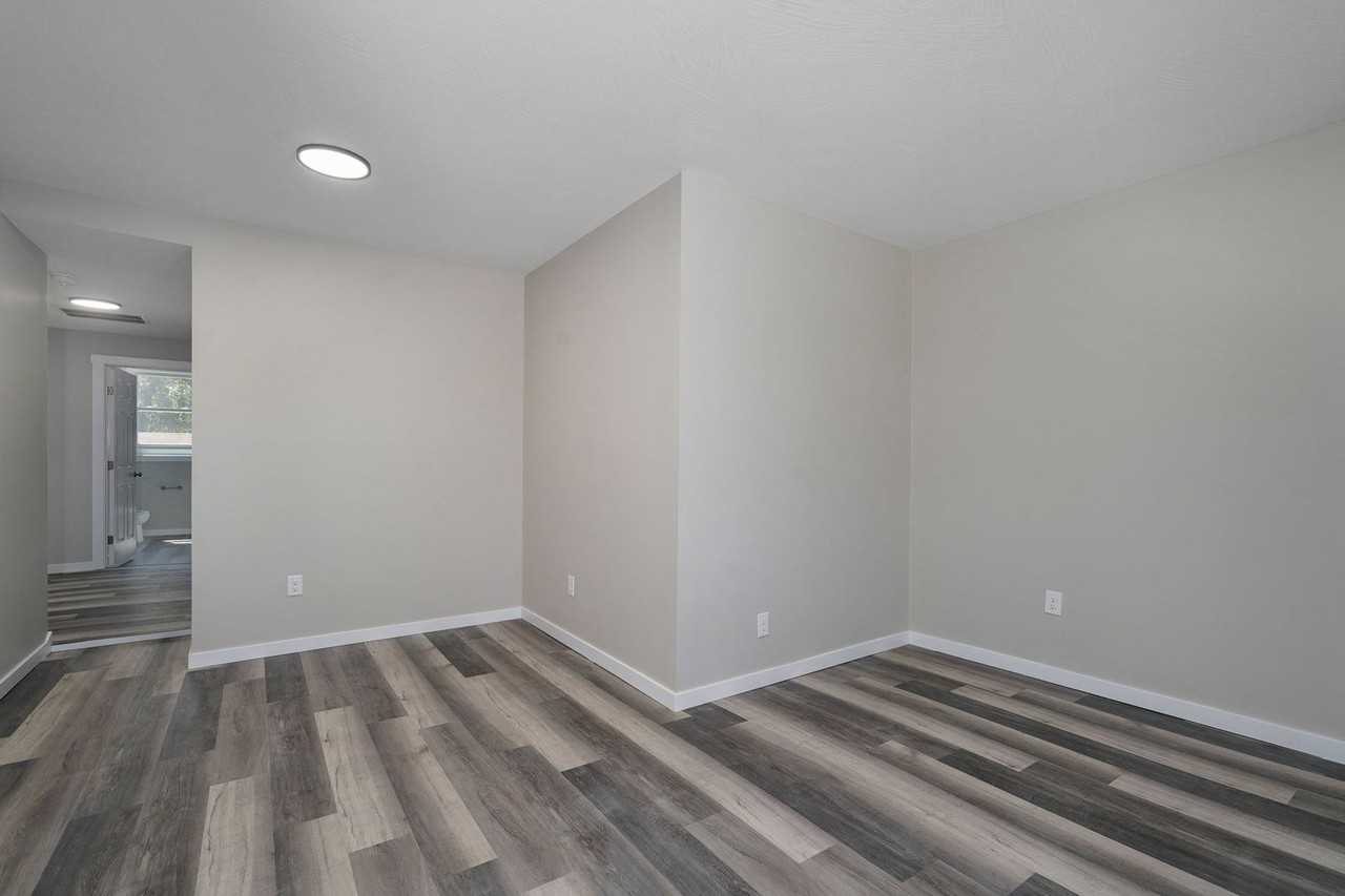652 S Jefferson Ave #B - Photo 4 of 16