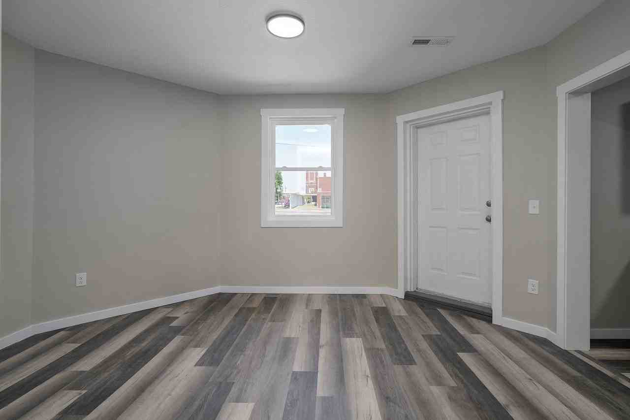 652 S Jefferson Ave #B - Photo 5 of 16