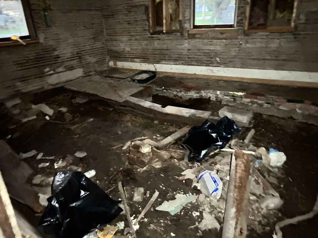 206 S 6th St - Photo 3 of 8