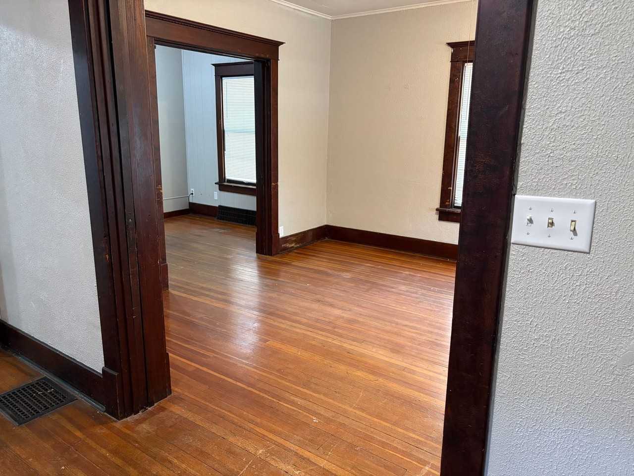 3204 Holdrege St - Photo 5 of 12