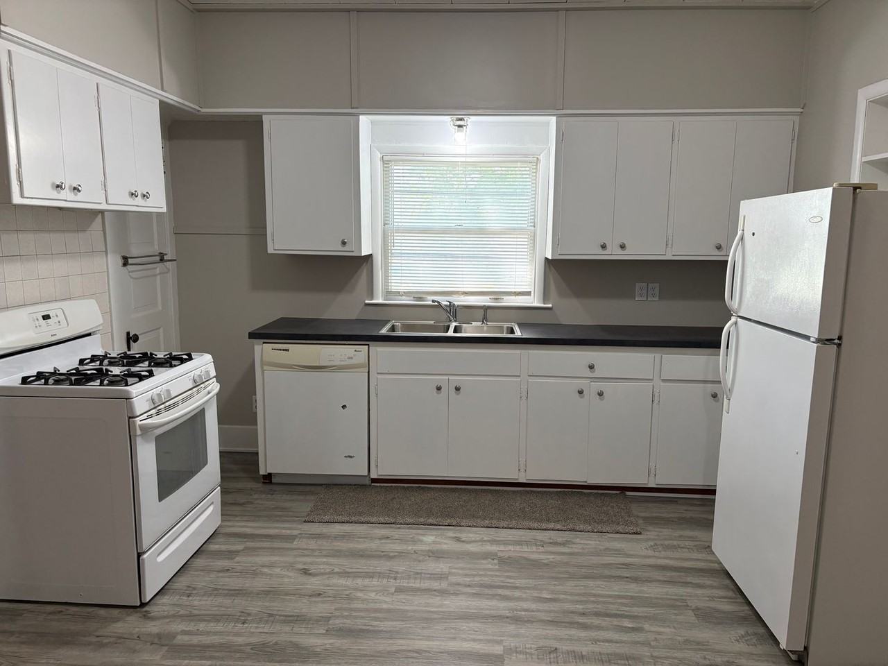3204 Holdrege St - Photo 6 of 12