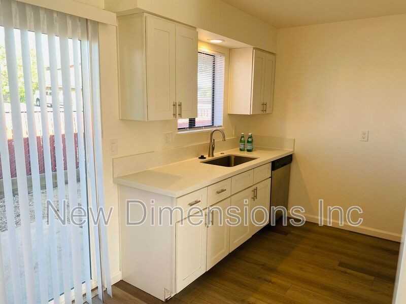 433 Timothy Way - Photo 2 of 9