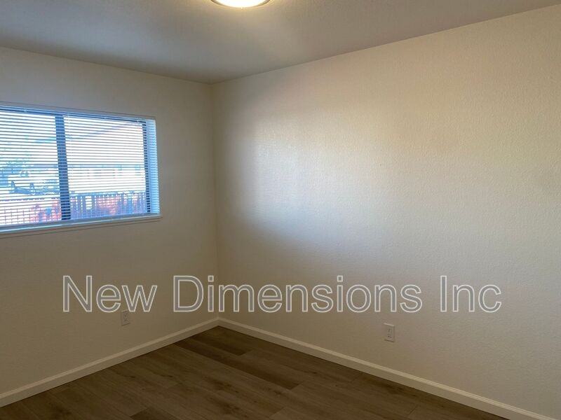 433 Timothy Way - Photo 5 of 9