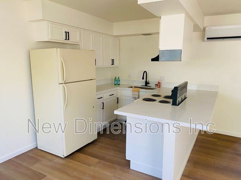 207 N Broadway St - Photo 2 of 7