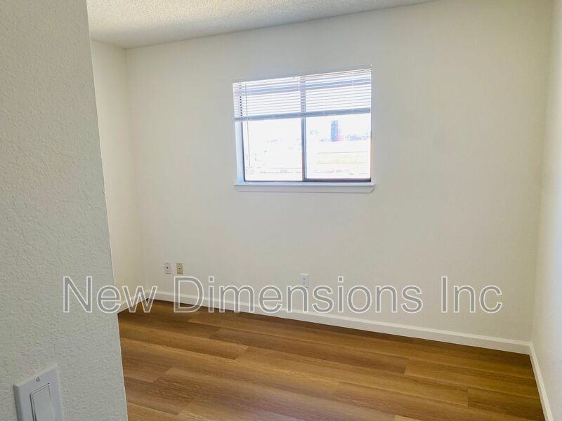 207 N Broadway St - Photo 5 of 7