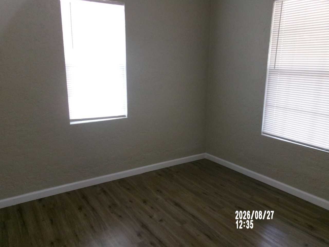 306 Nw Bell Ave - Photo 5 of 23