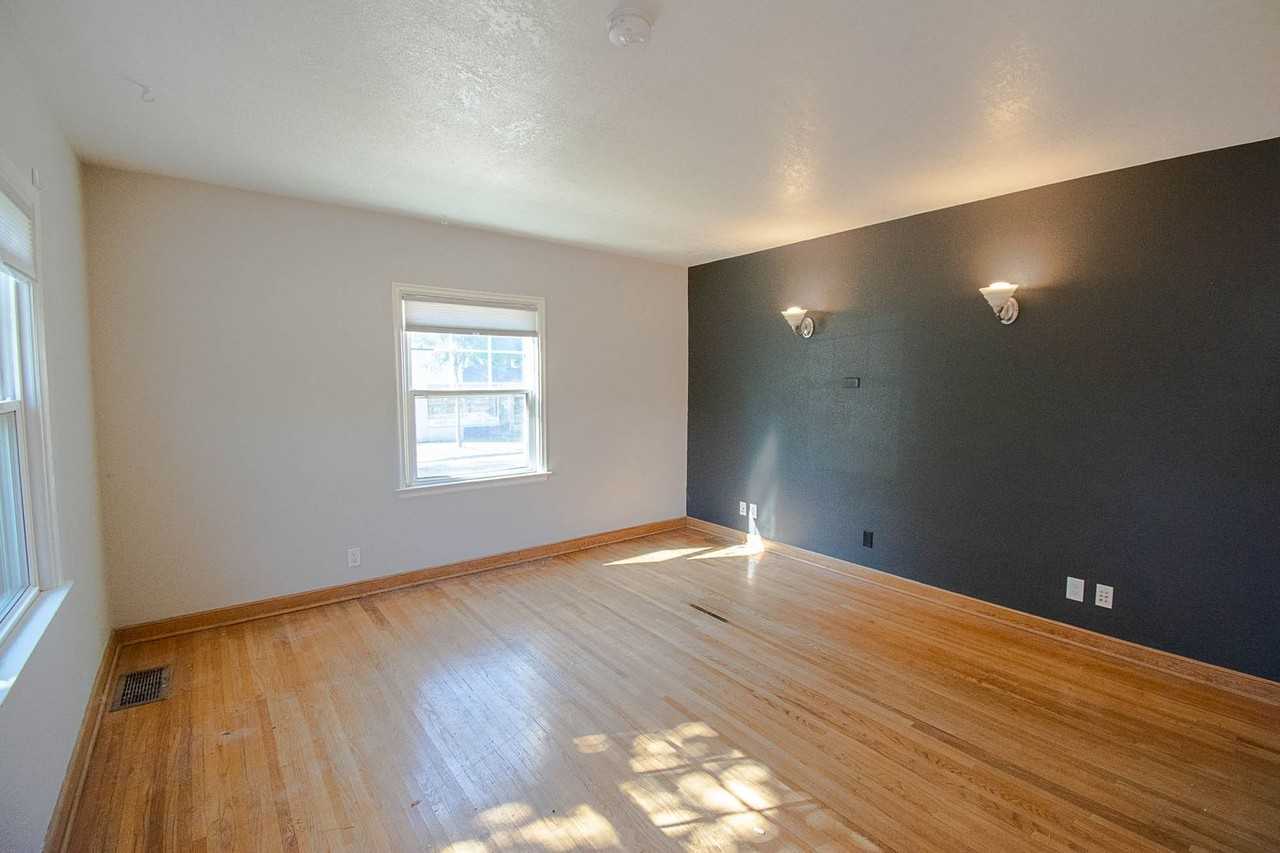 903 12th Ave Ne - Photo 2 of 22