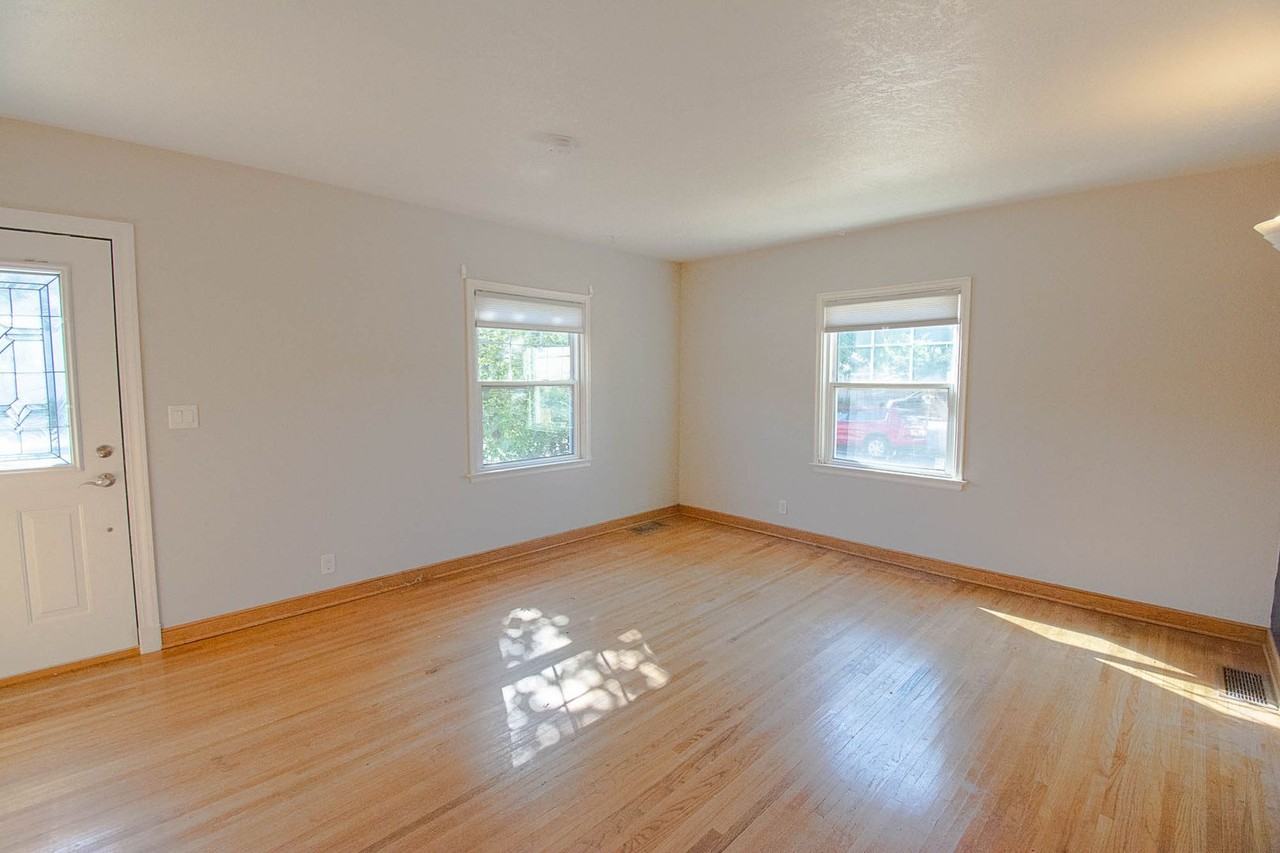 903 12th Ave Ne - Photo 3 of 22