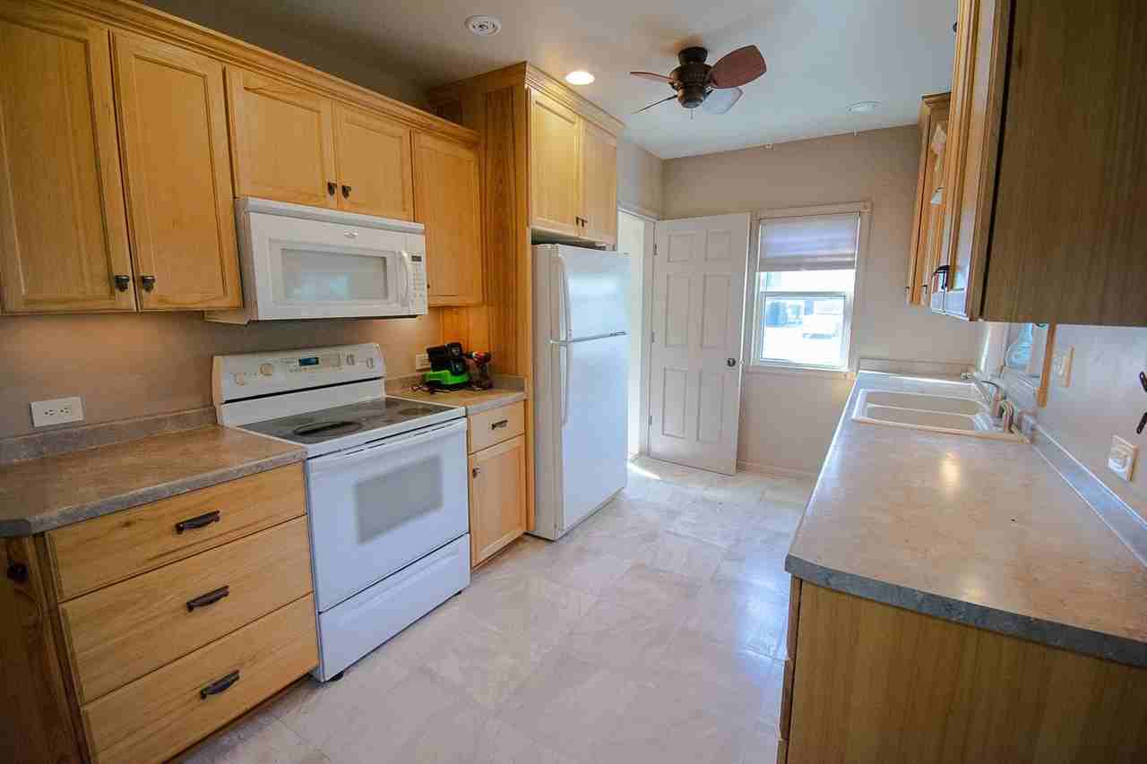 903 12th Ave Ne - Photo 5 of 22
