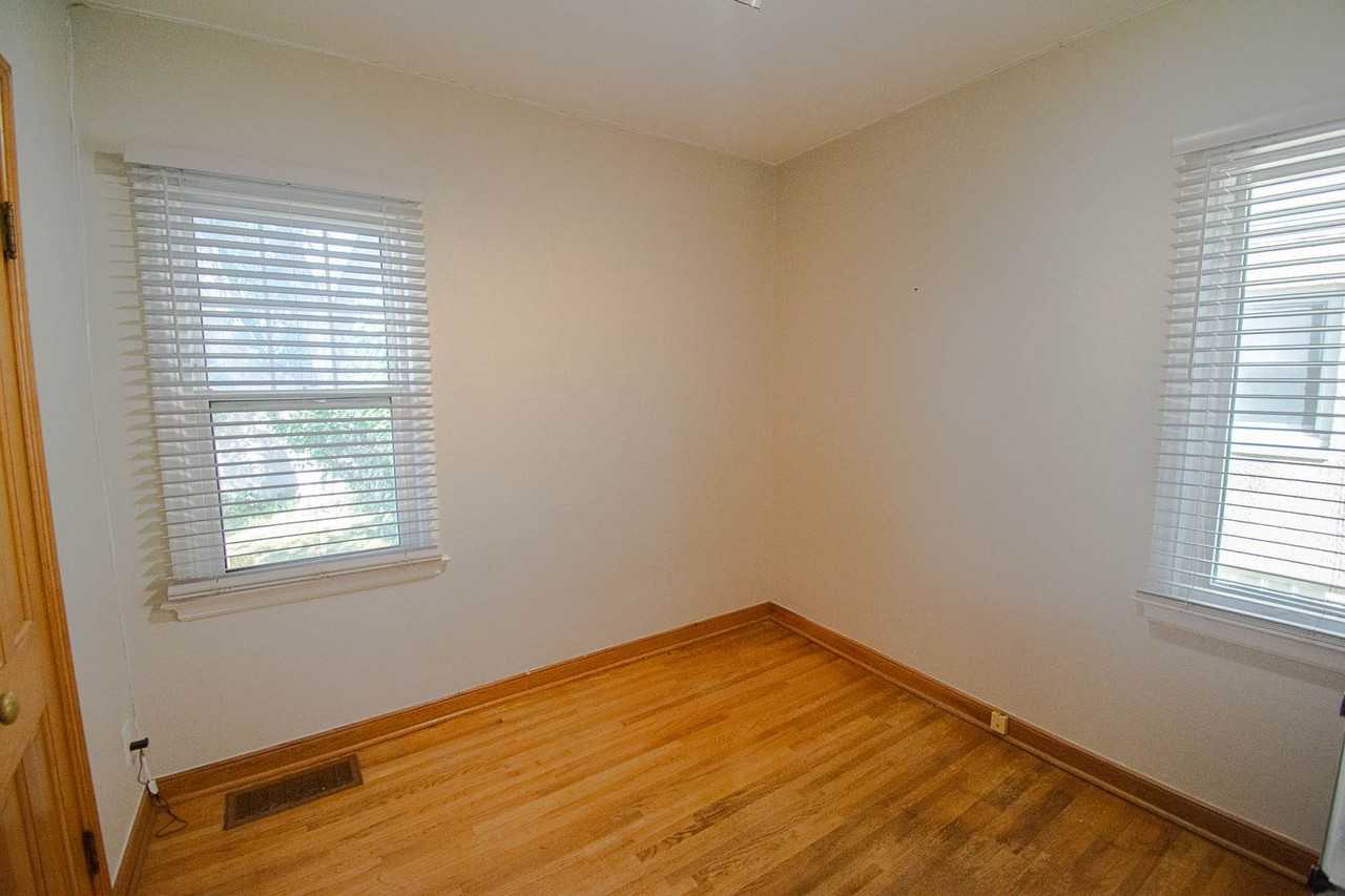903 12th Ave Ne - Photo 7 of 22