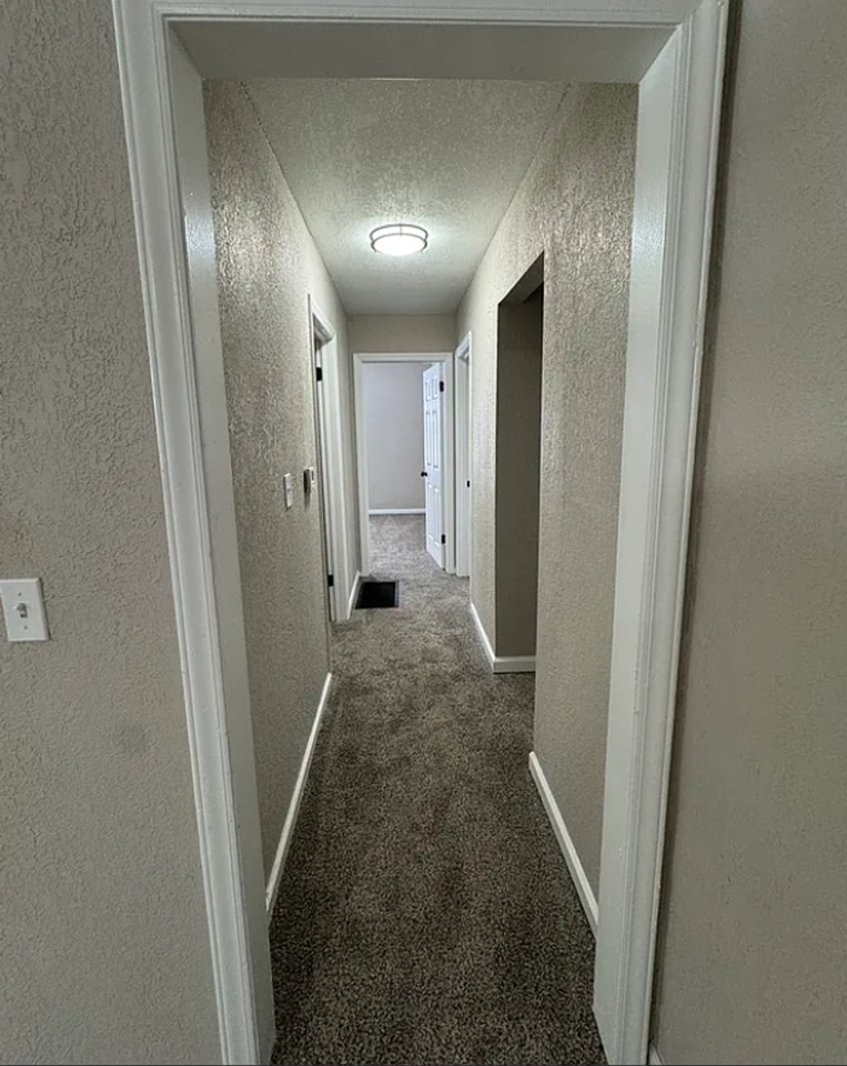 10620 Oakland Ave - Photo 3 of 10