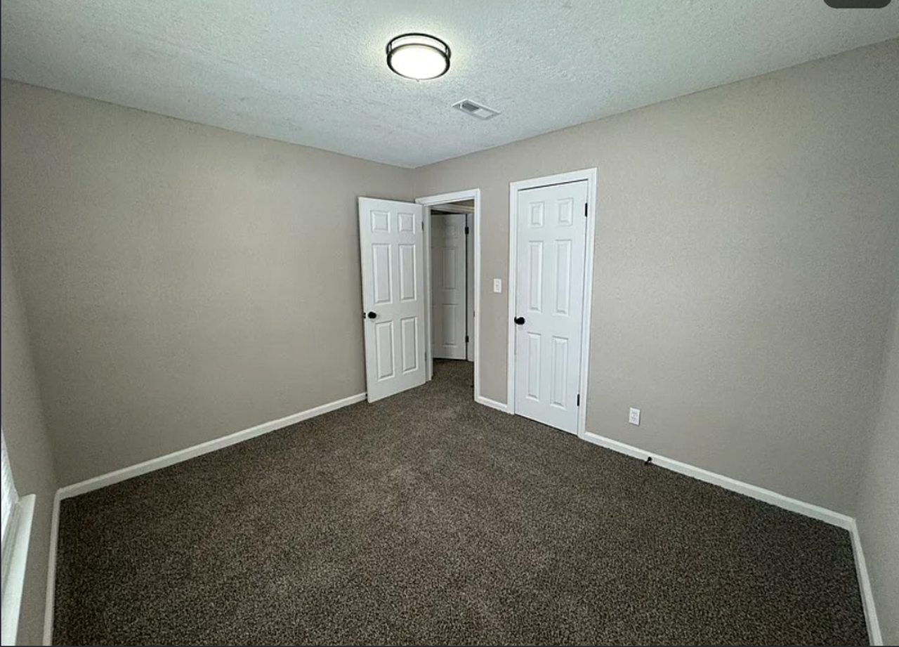 10620 Oakland Ave - Photo 6 of 10