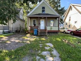 featured image of 939 W 22nd St