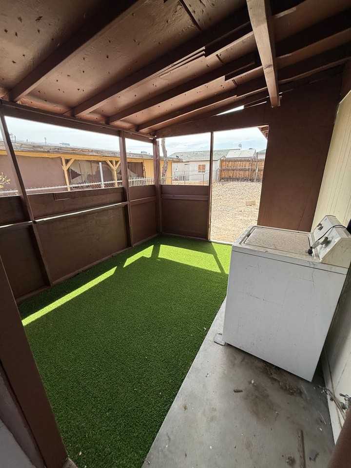620 Holly St - Photo 4 of 17