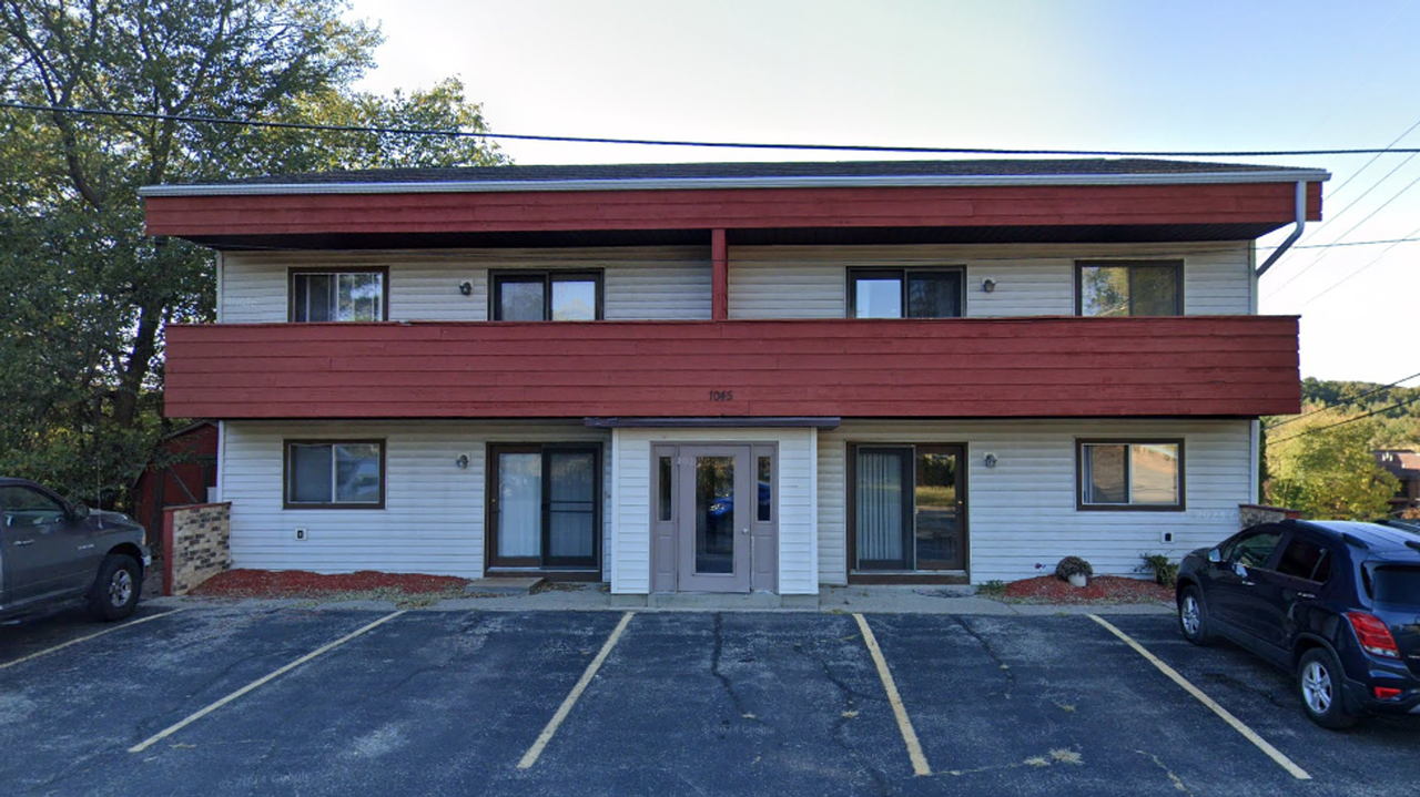 1045 Oak St - Photo 5 of 5