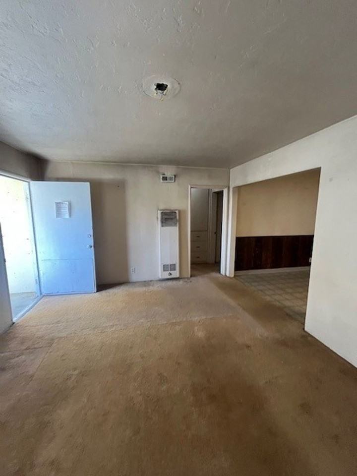 810 N Rinaldi St - Photo 2 of 7