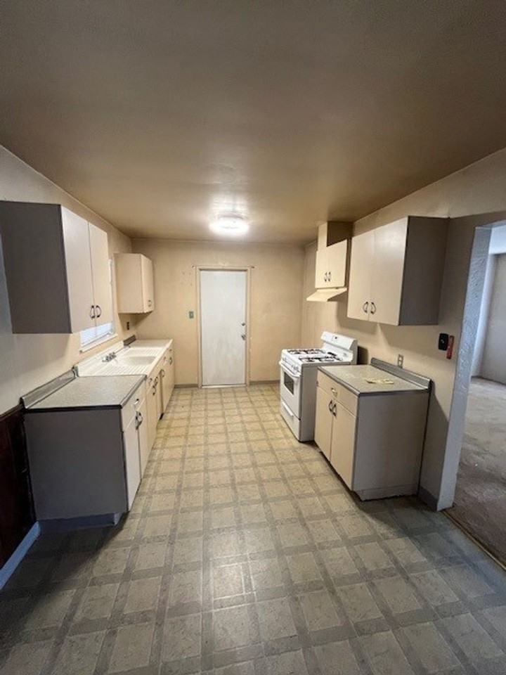 810 N Rinaldi St - Photo 3 of 7