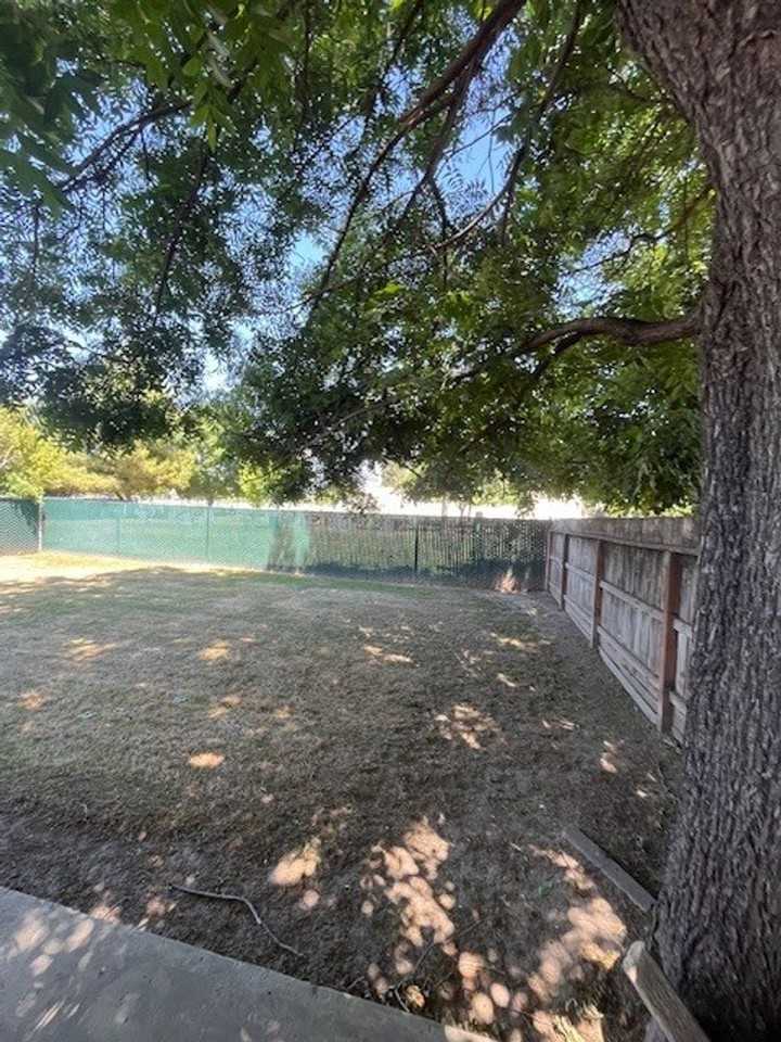 810 N Rinaldi St - Photo 6 of 7