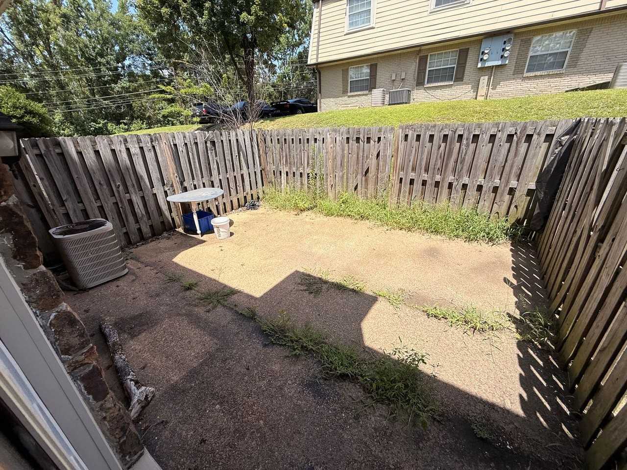 704 Park Ln - Photo 2 of 8
