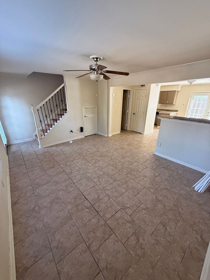 704 Park Ln - Photo 5 of 8