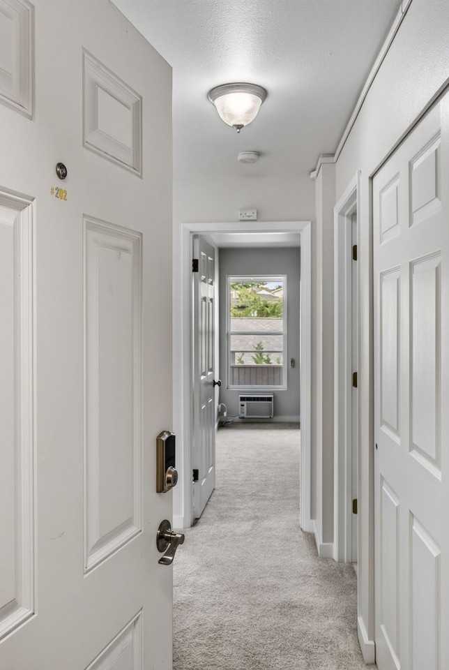 812 100th Ave Ne - Photo 2 of 20
