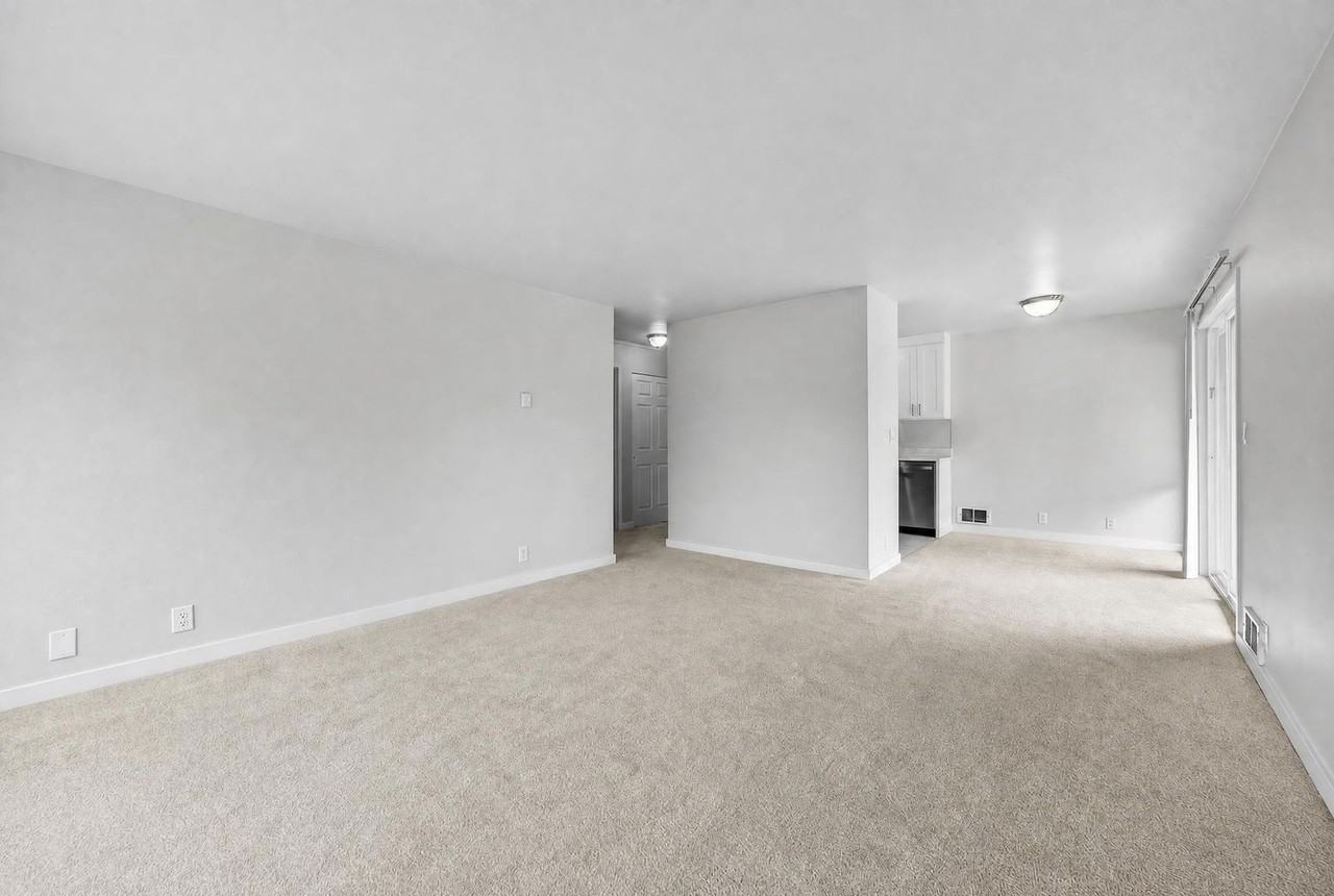 812 100th Ave Ne - Photo 3 of 20
