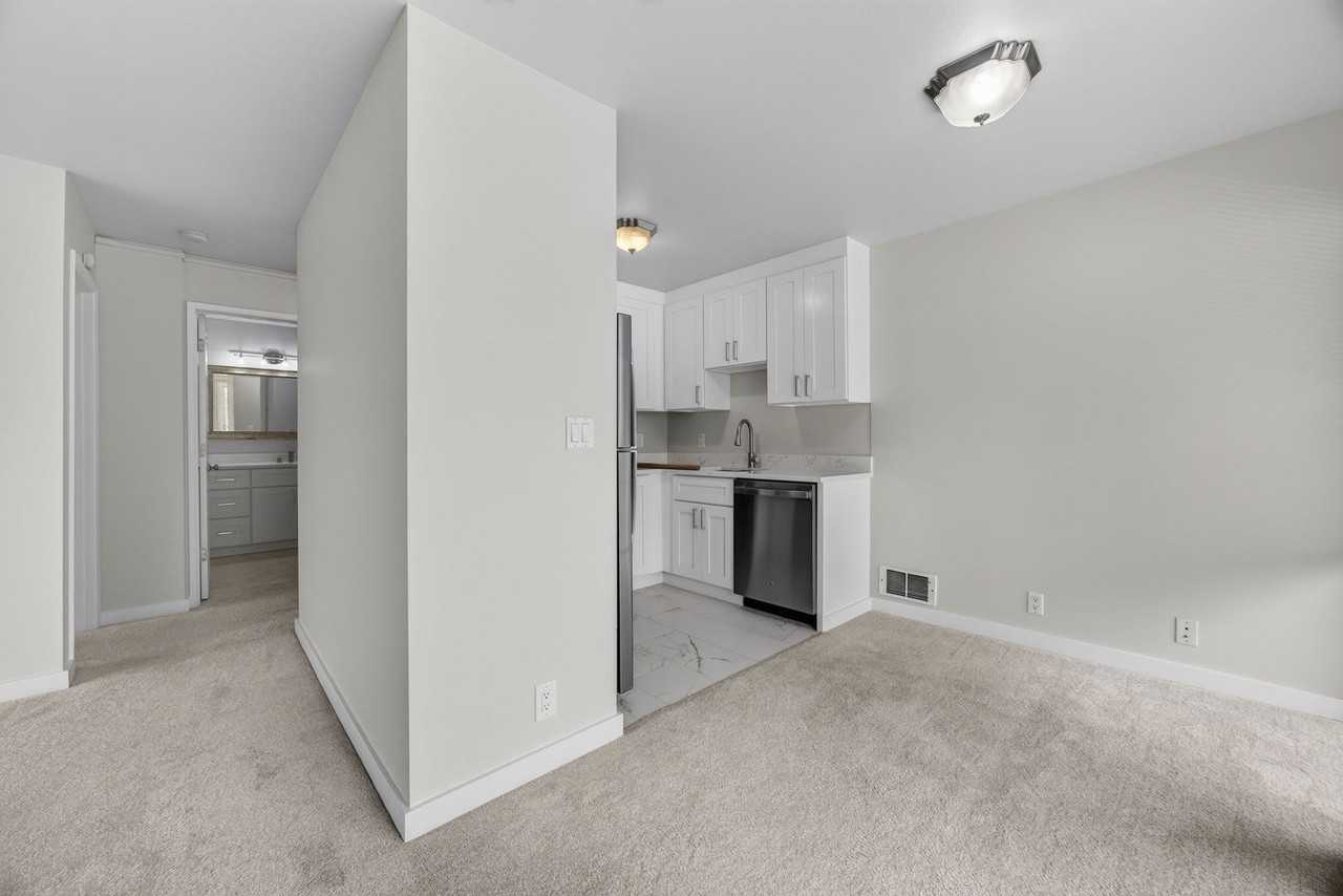 812 100th Ave Ne - Photo 4 of 20