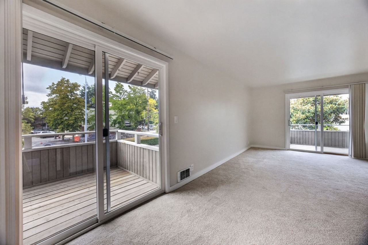 812 100th Ave Ne - Photo 5 of 20