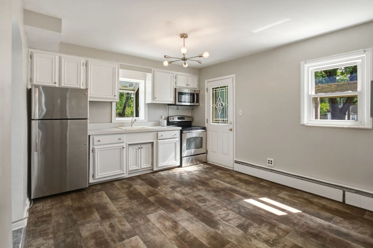 25433 Mcdonald St - Photo 3 of 46