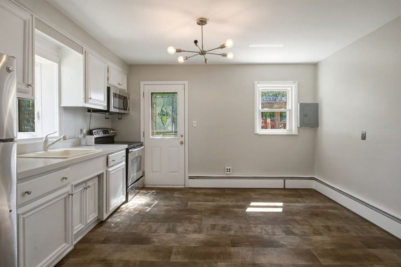 25433 Mcdonald St - Photo 4 of 46