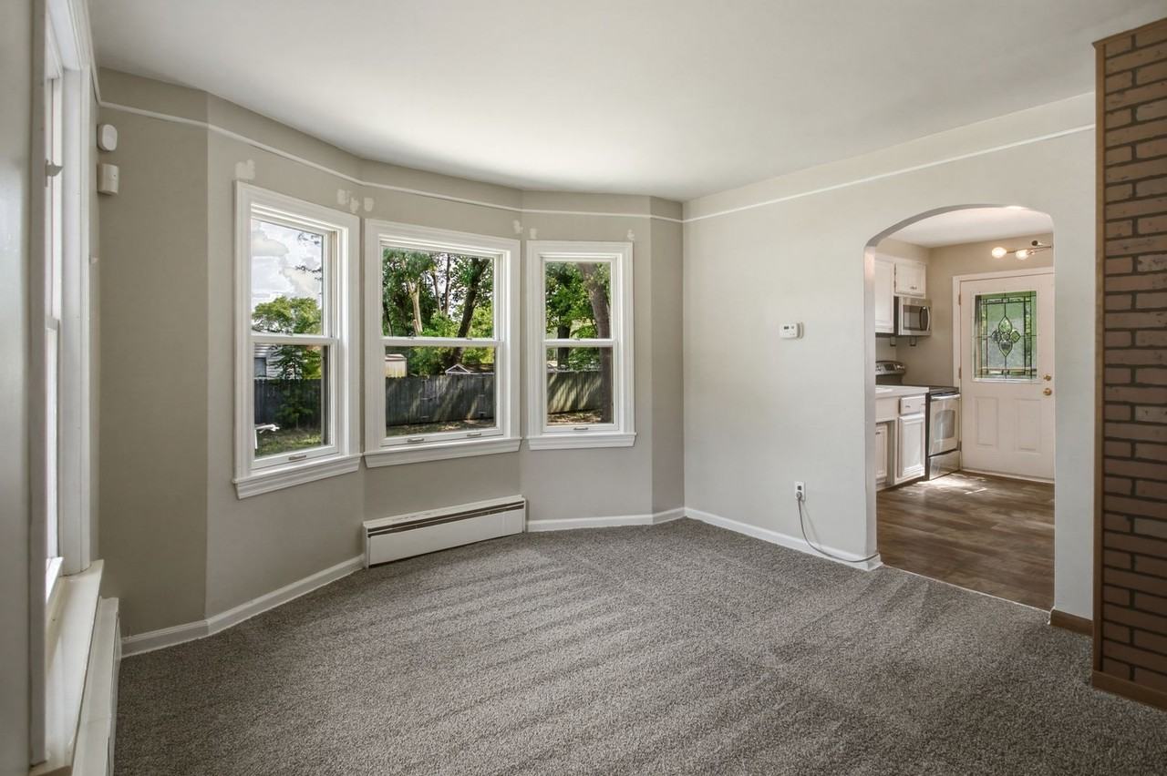 25433 Mcdonald St - Photo 5 of 46