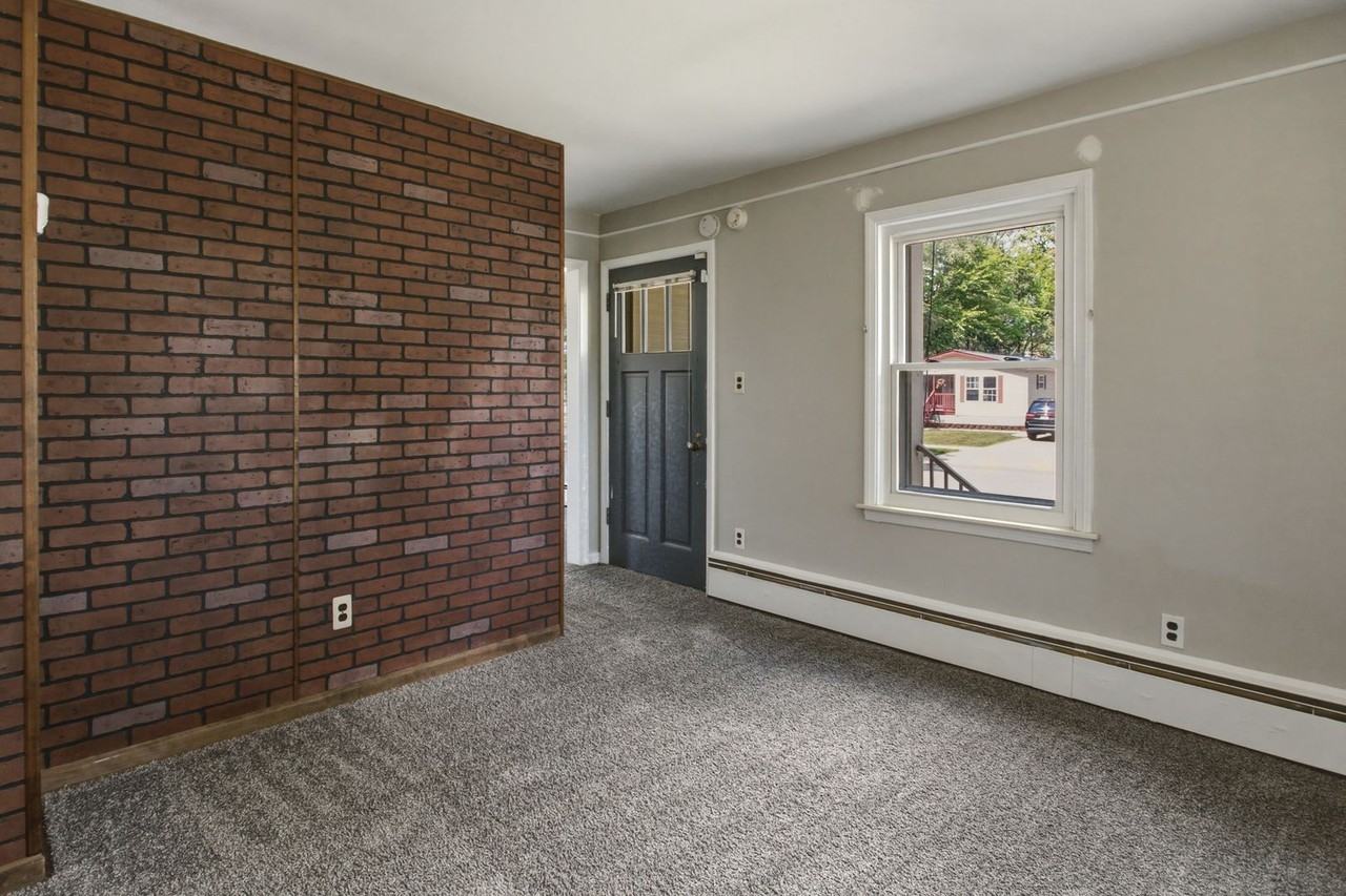 25433 Mcdonald St - Photo 7 of 46