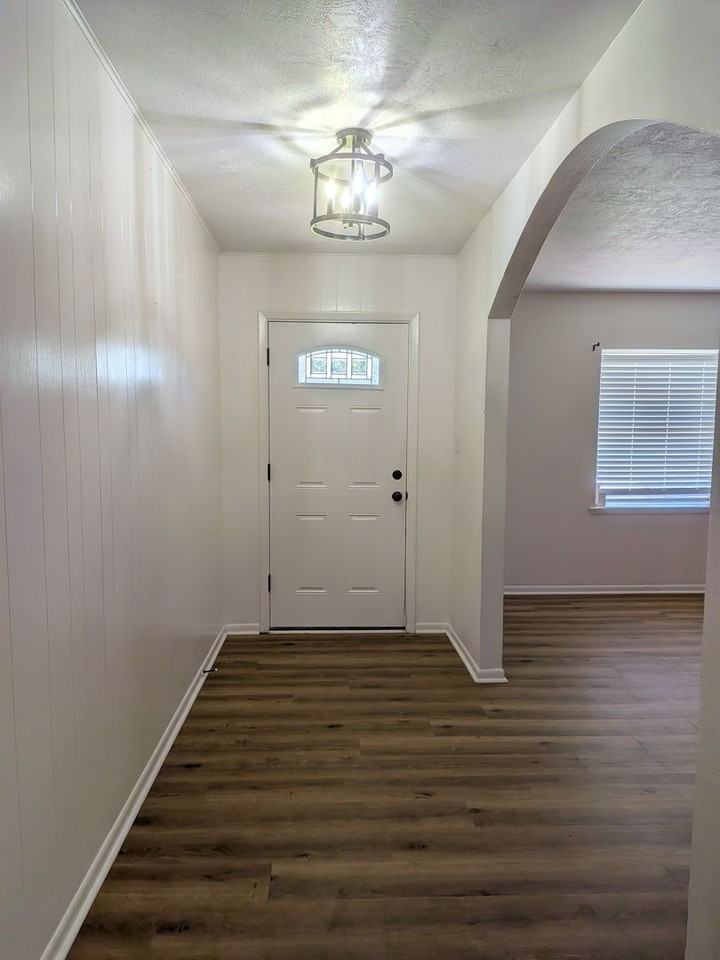415 Maplewood St - Photo 2 of 14