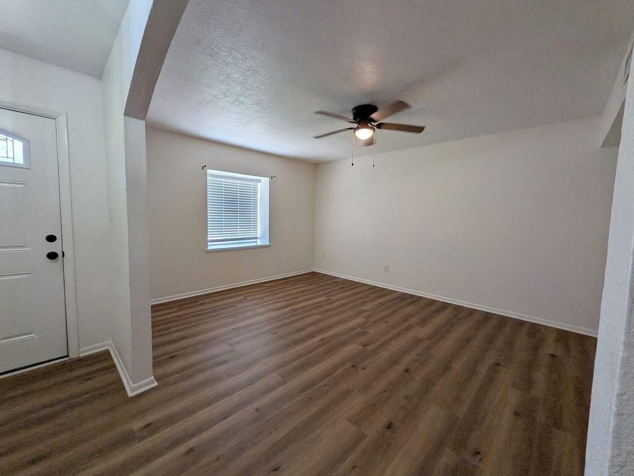 415 Maplewood St - Photo 3 of 14