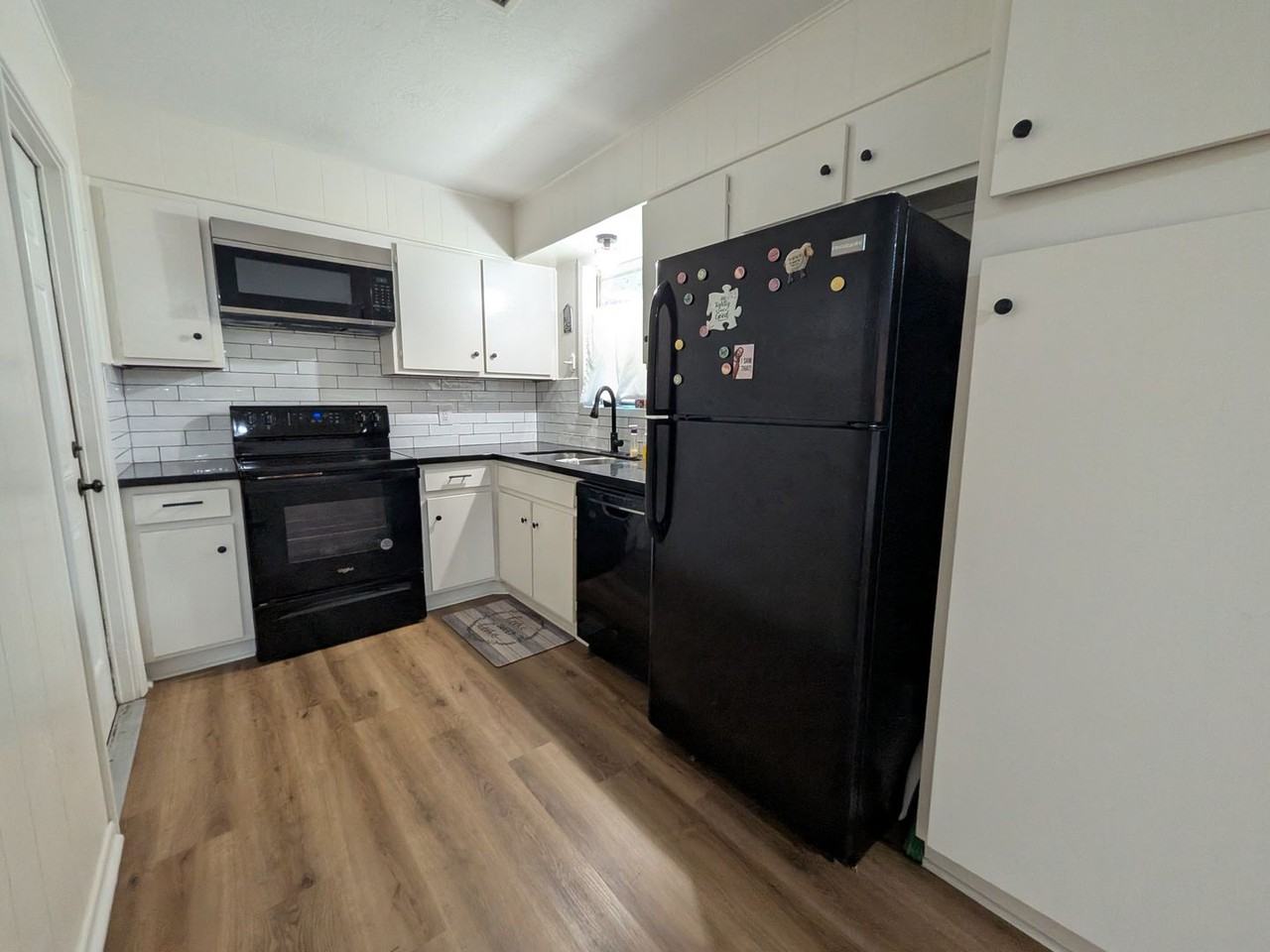 415 Maplewood St - Photo 6 of 14