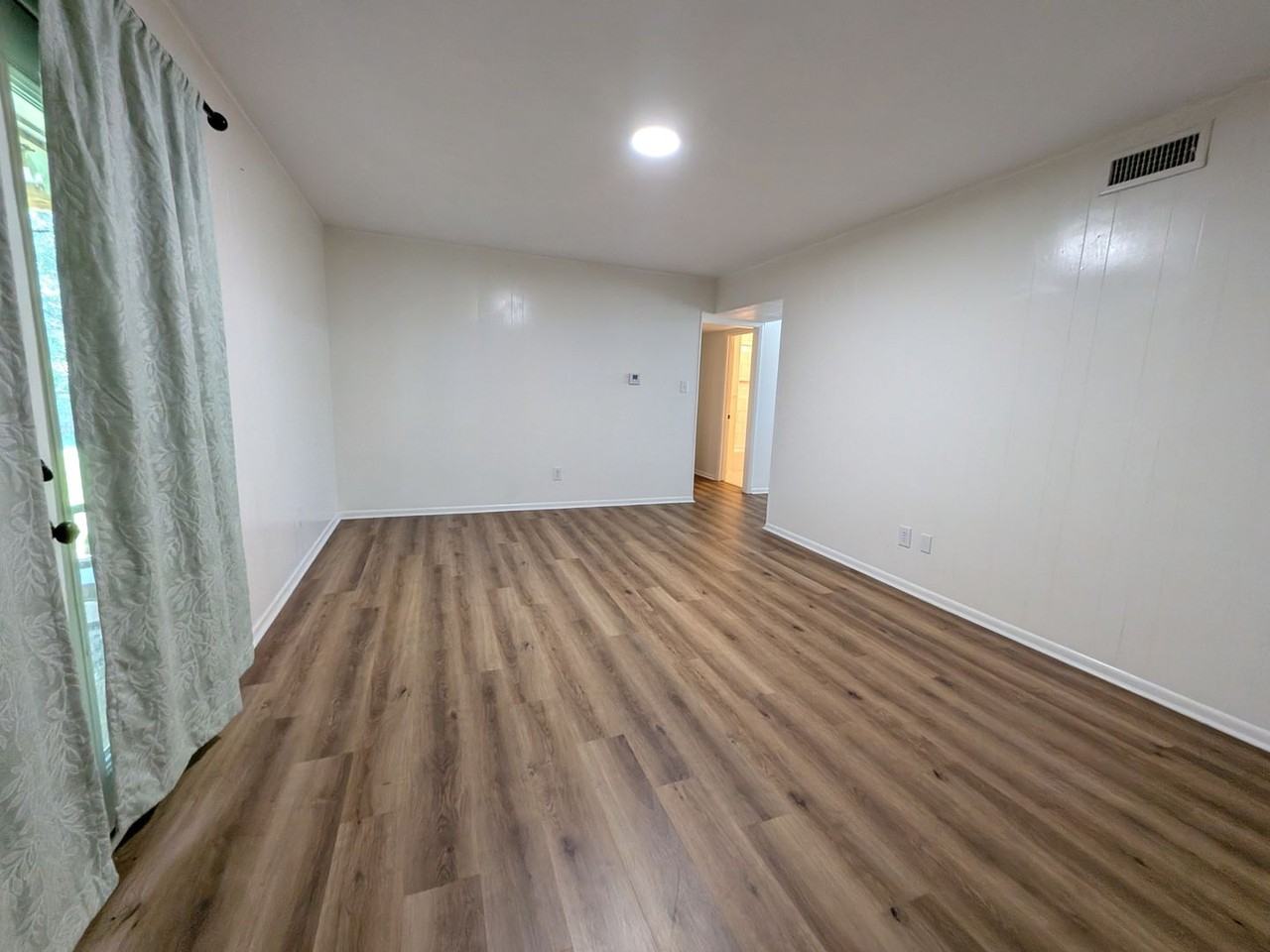 415 Maplewood St - Photo 7 of 14