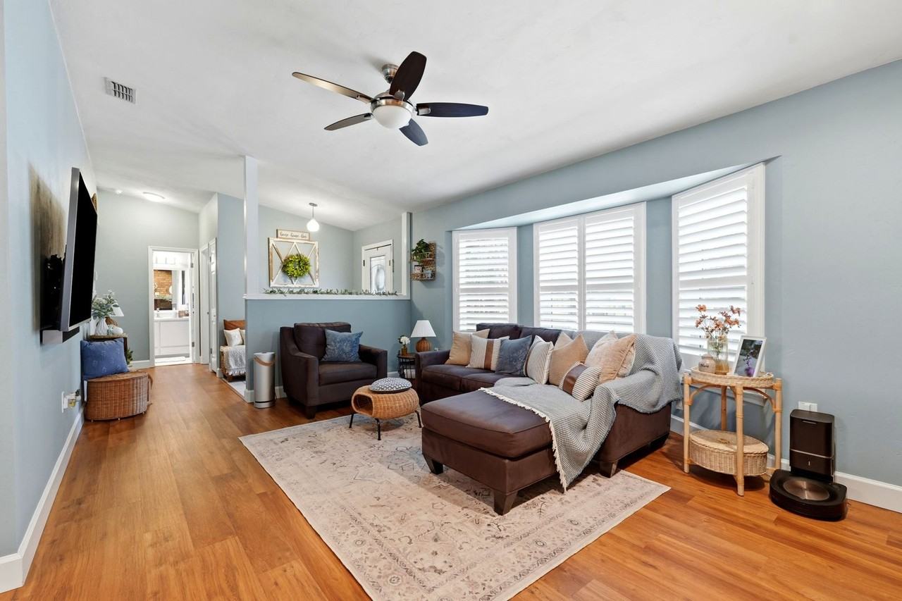 1619 Sw 75th Ter - Photo 3 of 39
